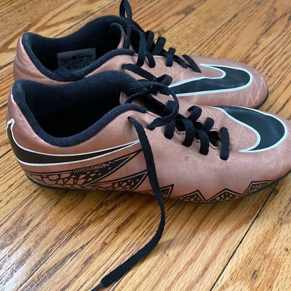 𝅺NIKE sz 2.5 spikes